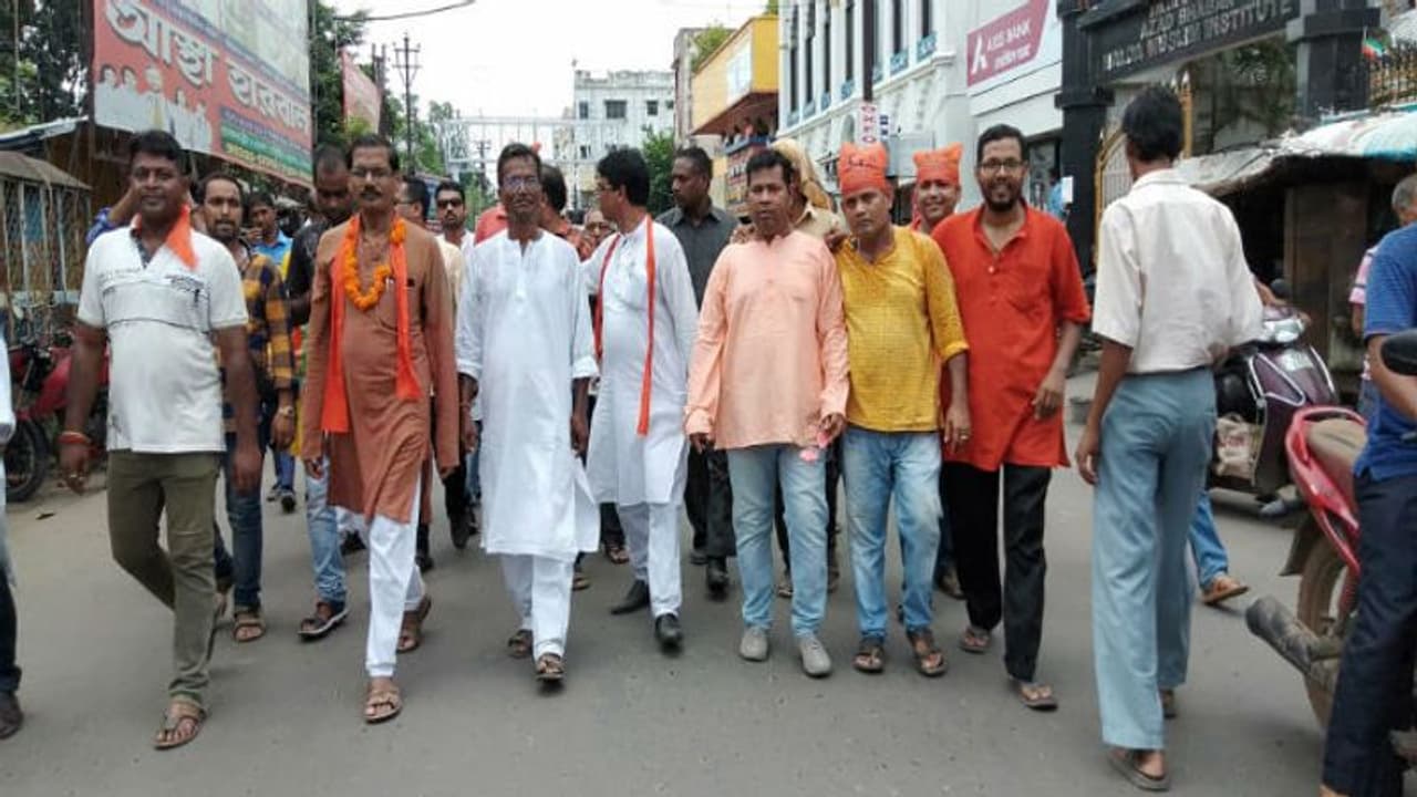 ধর্মের সঙ্গে ঘুচে গেল রাজনীতির রংও, জন্মাষ্টমীতে সাক্ষী থাকল মালদহ