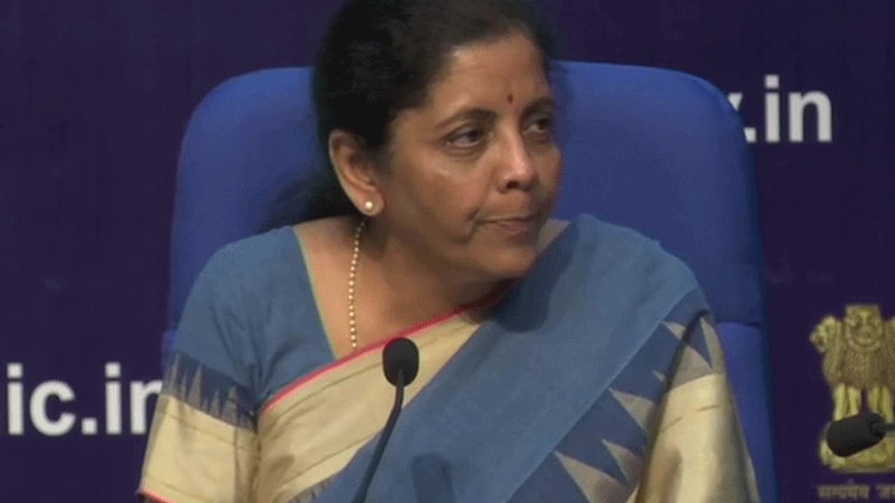 ഭവന വാഹന വായ്പാ പലിശ കുറയും: വളര്ച്ച മുരടിപ്പ് നേരിടാന് വമ്പന് പ്രഖ്യാപനങ്ങളുമായി കേന്ദ്രം ഭവന വാഹന വായ്പാ പലിശ കുറയും: വളര്ച്ച മുരടിപ്പ് നേരിടാന് വമ്പന് പ്രഖ്യാപനങ്ങളുമായി കേന്ദ്രം