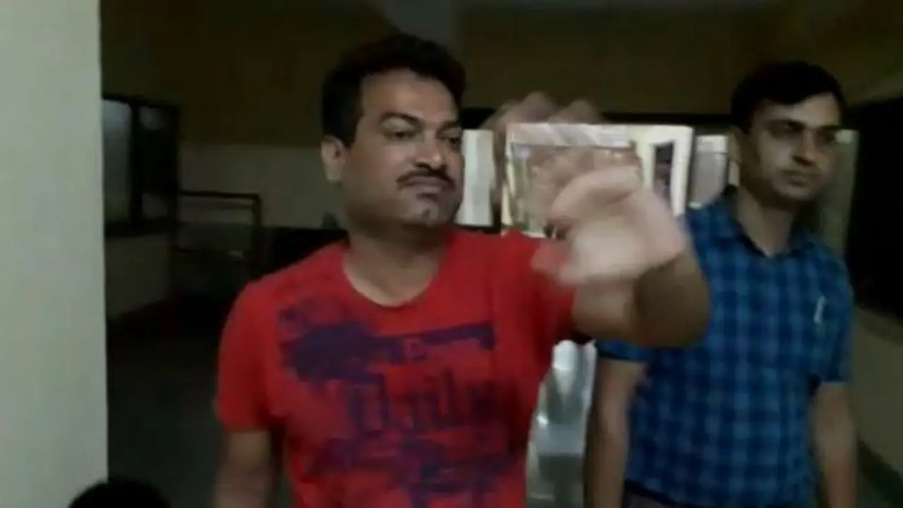 ফাঁদ পেতে ছিল সিবিআই, ট্রেন থেকে নামতেই শিয়ালদহে গ্রেফতার পৈলান কর্তা ফাঁদ পেতে ছিল সিবিআই, ট্রেন থেকে নামতেই শিয়ালদহে গ্রেফতার পৈলান কর্তা