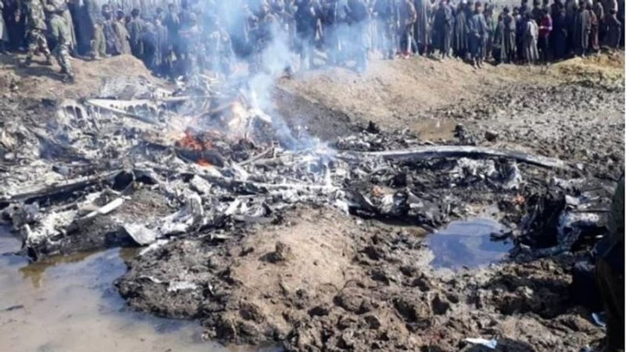 ಫೆ.27ರಂದು ತನ್ನದೇ ಹೆಲಿಕಾಪ್ಟರ್ ಹೊಡೆದುರಳಿಸಿದ್ದ ವಾಯುಸೇನೆ! ಫೆ.27ರಂದು ತನ್ನದೇ ಹೆಲಿಕಾಪ್ಟರ್ ಹೊಡೆದುರಳಿಸಿದ್ದ ವಾಯುಸೇನೆ!