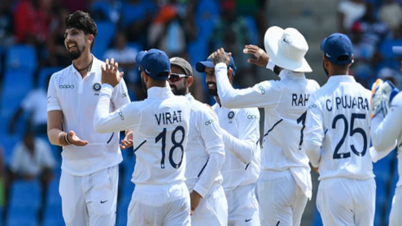 இஷாந்த் சர்மாவை சமாளிக்க முடியாமல் சரணடைந்த வெஸ்ட் இண்டீஸ் இஷாந்த் சர்மாவை சமாளிக்க முடியாமல் சரணடைந்த வெஸ்ட் இண்டீஸ்