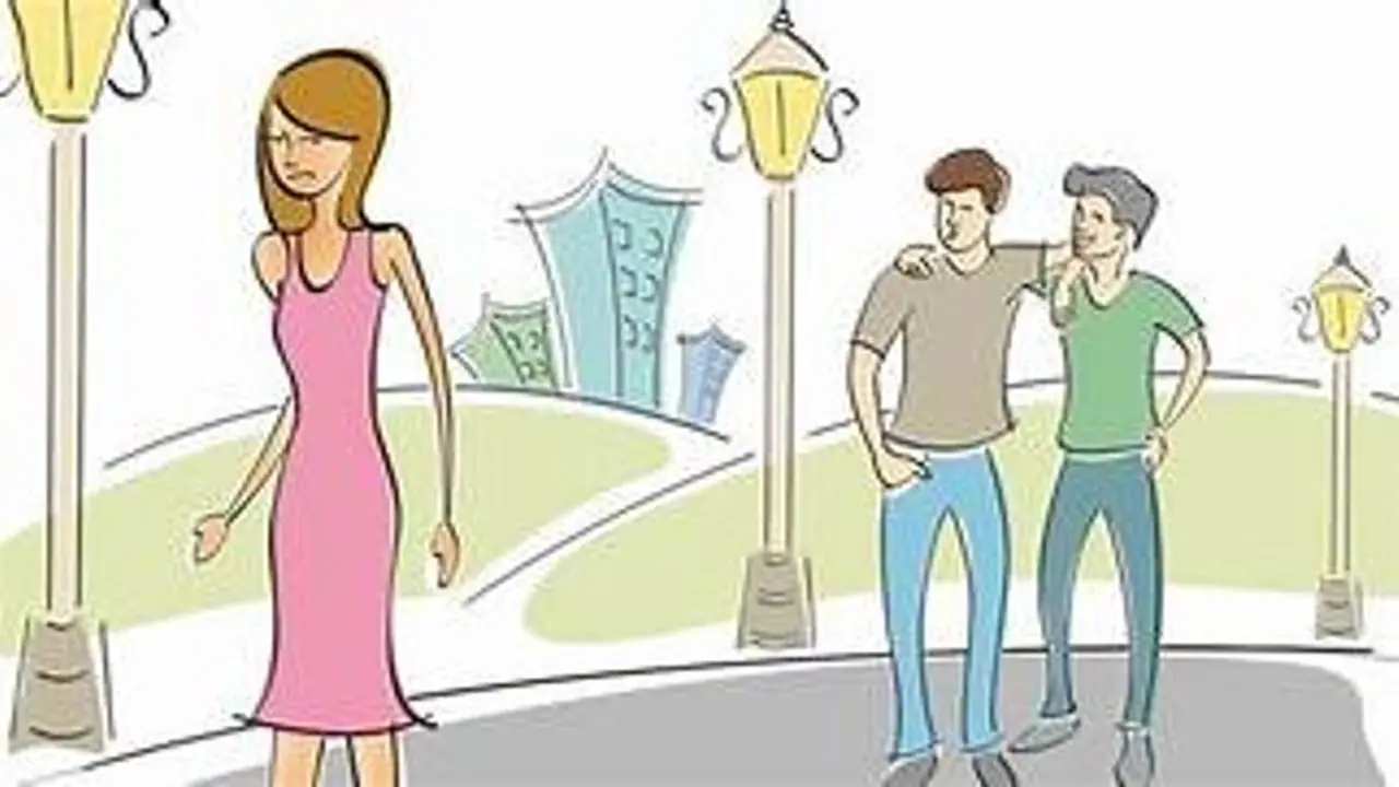 உன் தங்கச்சிய இப்படி வீடியோ எடுப்பியா ?? டிக் டாக் என்கிற பெயரில் மோசமாக படம் பிடித்த யூடியூப் சேனல்! பளார் கேள்வியால் பதறவைத்து அனுப்பிய காவல்துறை!