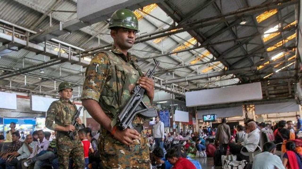 திக்... திக்... பதற்றத்தில் கோவை... ஊடுருவிய தீவிரவாதிகள் எங்கே...? ஹைப்பர் டெங்ஷனில் போலீஸ்...! திக்... திக்... பதற்றத்தில் கோவை... ஊடுருவிய தீவிரவாதிகள் எங்கே...? ஹைப்பர் டெங்ஷனில் போலீஸ்...!