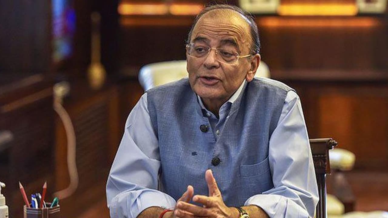 అరుణ్ జైట్లీకి క్రికెట్ అంటే తెగ పిచ్చి: జెపితో కలిసి... అరుణ్ జైట్లీకి క్రికెట్ అంటే తెగ పిచ్చి: జెపితో కలిసి...