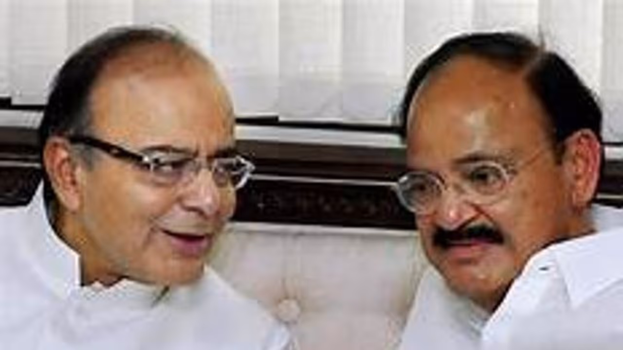 ஹெலிகாப்டரை பாதி வழியில் திருப்ப சொன்ன வெங்கையா நாயுடு அருண் ஜெட்லி மறைவை தொடர்ந்து டெல்லி விரைகிறார் .. ஹெலிகாப்டரை பாதி வழியில் திருப்ப சொன்ன வெங்கையா நாயுடு அருண் ஜெட்லி மறைவை தொடர்ந்து டெல்லி விரைகிறார் ..