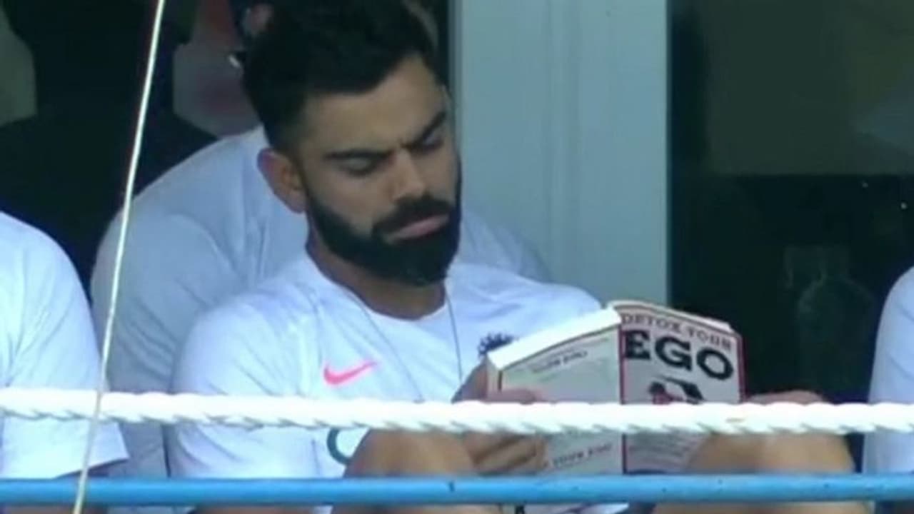 ಟೆಸ್ಟ್ ಪಂದ್ಯದ ನಡುವೆ 'ಇಗೋ' ಬುಕ್ ಓದಿದ ಕೊಹ್ಲಿ ಟ್ರೋಲ್! ಟೆಸ್ಟ್ ಪಂದ್ಯದ ನಡುವೆ 'ಇಗೋ' ಬುಕ್ ಓದಿದ ಕೊಹ್ಲಿ ಟ್ರೋಲ್!