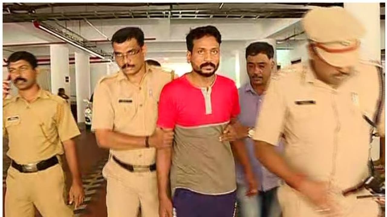 കേരളം മുഴുവന് തെരഞ്ഞ റഹീം പൊലീസിന് മുന്നിലെത്തിയത് രണ്ട് തവണ: പക്ഷേ സംഭവിച്ചത്... കേരളം മുഴുവന് തെരഞ്ഞ റഹീം പൊലീസിന് മുന്നിലെത്തിയത് രണ്ട് തവണ: പക്ഷേ സംഭവിച്ചത്...