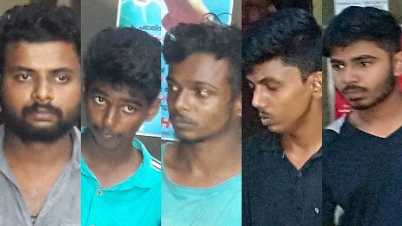 കായംകുളത്ത് യുവാവിനെ കാർ കയറ്റി കൊന്ന സംഭവം; ആറ് പേർ കൂടി പിടിയിൽ കായംകുളത്ത് യുവാവിനെ കാർ കയറ്റി കൊന്ന സംഭവം; ആറ് പേർ കൂടി പിടിയിൽ