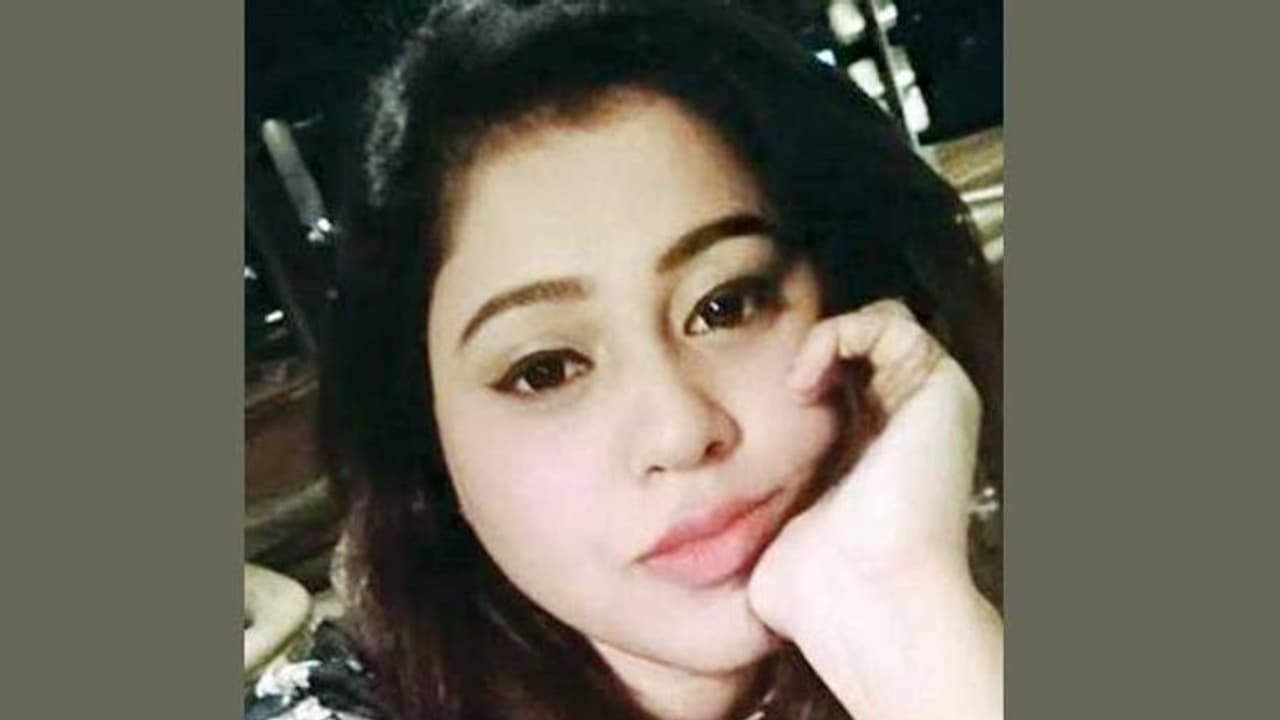 ಮಾಡೆಲ್ ಮರ್ಡರ್ : ಮೃತದೇಹ ಹೊರತೆಗೆದು ಮತ್ತೊಮ್ಮೆ ಅಂತ್ಯಸಂಸ್ಕಾರ ಮಾಡೆಲ್ ಮರ್ಡರ್ : ಮೃತದೇಹ ಹೊರತೆಗೆದು ಮತ್ತೊಮ್ಮೆ ಅಂತ್ಯಸಂಸ್ಕಾರ