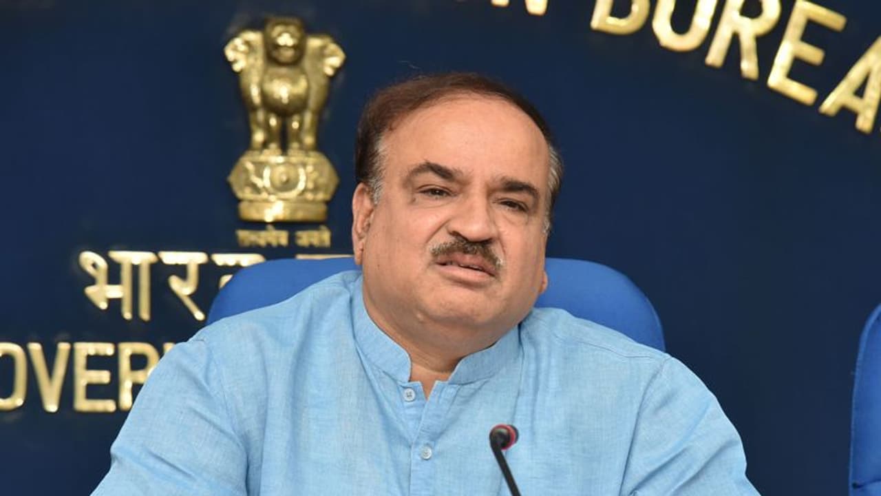 ಅನಂತ್ಕುಮಾರ್ ಪ್ರತಿಷ್ಠಾನಕ್ಕೆ 3 ಎಕರೆ ಜಾಗ: ಸಚಿವ ಸಂಪುಟ ಒಪ್ಪಿಗೆ ಅನಂತ್ಕುಮಾರ್ ಪ್ರತಿಷ್ಠಾನಕ್ಕೆ 3 ಎಕರೆ ಜಾಗ: ಸಚಿವ ಸಂಪುಟ ಒಪ್ಪಿಗೆ