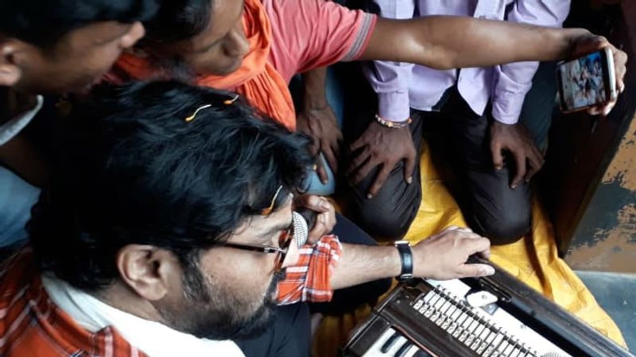 'জয় শ্রীরাম' নিয়ে প্য়ারোডি, 'দিদিকে বলো,হরি বলো' বাবুলের