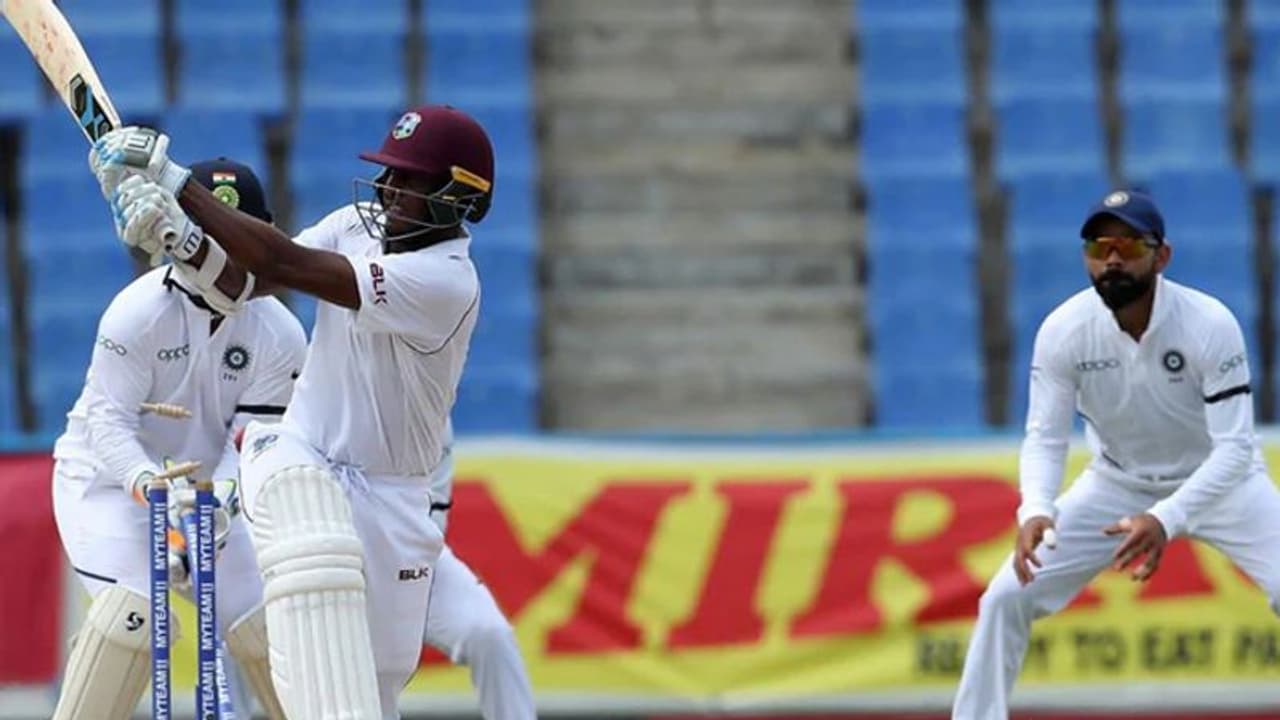 చిరాకు తెప్పించాడు: క్రీజులో 95 నిమిషాలు.. 45 బంతులు.. డకౌట్ చిరాకు తెప్పించాడు: క్రీజులో 95 నిమిషాలు.. 45 బంతులు.. డకౌట్