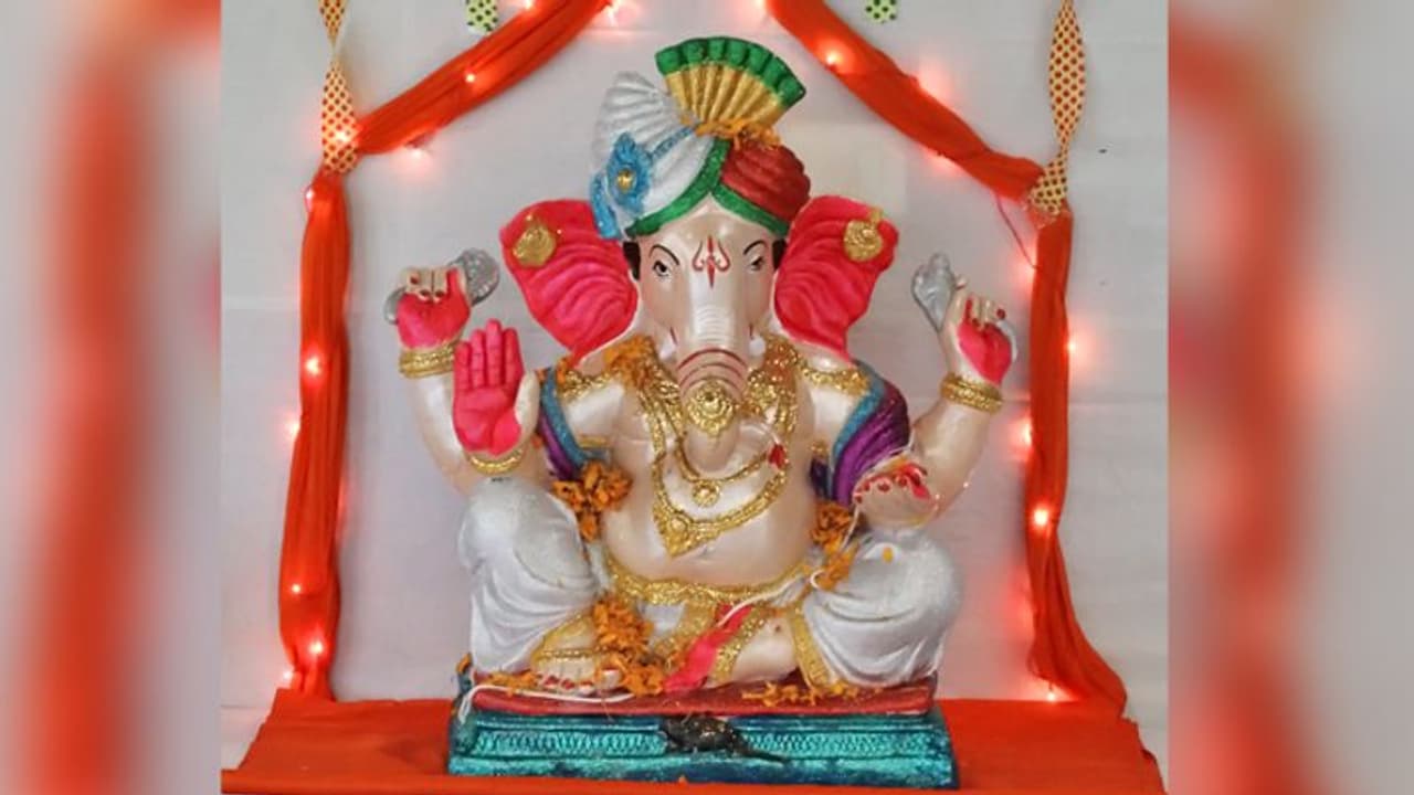 गणेश प्रतिमा पर नहीं चढ़ाना चाहिए तुलसी, जानें स्थापना के 10 नियम गणेश प्रतिमा पर नहीं चढ़ाना चाहिए तुलसी, जानें स्थापना के 10 नियम