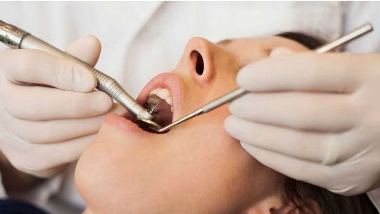 ലോക്ക്ഡൗൺ കാലത്തെ ദന്തസംരക്ഷണം; ശ്രദ്ധിക്കേണ്ട കാര്യങ്ങൾ ലോക്ക്ഡൗൺ കാലത്തെ ദന്തസംരക്ഷണം; ശ്രദ്ധിക്കേണ്ട കാര്യങ്ങൾ