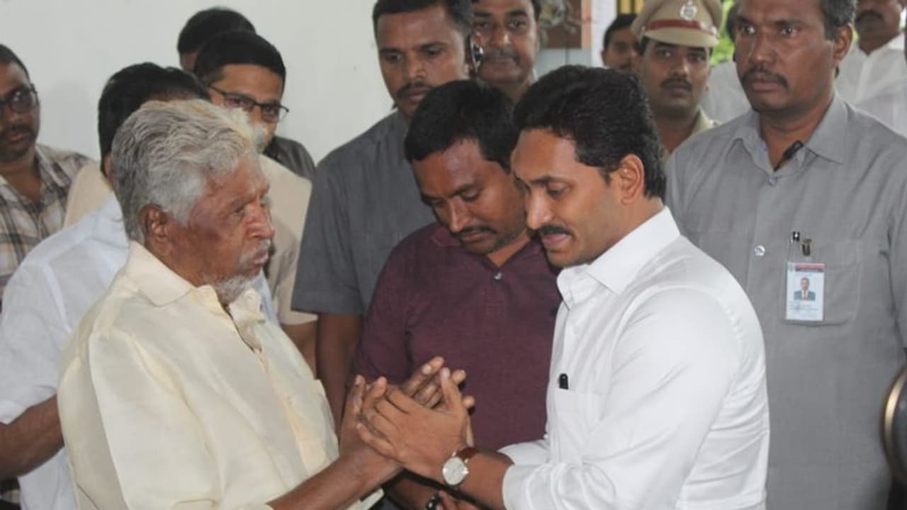 మంత్రి వెల్లంపల్లి ఇంటికి వెళ్లిన ఏపీ సీఎం జగన్