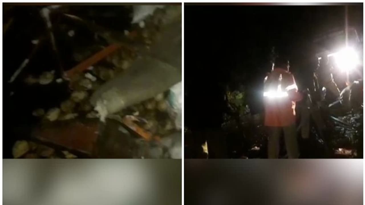 ഇടുക്കി കുട്ടിക്കാനത്ത് ലോറി മറിഞ്ഞ് മൂന്നുപേര് മരിച്ചു ഇടുക്കി കുട്ടിക്കാനത്ത് ലോറി മറിഞ്ഞ് മൂന്നുപേര് മരിച്ചു