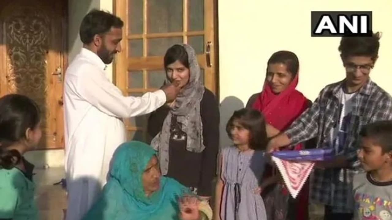 ഇര്മിം ഷമീം; എയിംസില് പ്രവേശനം ലഭിക്കുന്ന റജൗരിയിലെ ആദ്യ ഗുജ്ജര് വനിത ഇര്മിം ഷമീം; എയിംസില് പ്രവേശനം ലഭിക്കുന്ന റജൗരിയിലെ ആദ്യ ഗുജ്ജര് വനിത