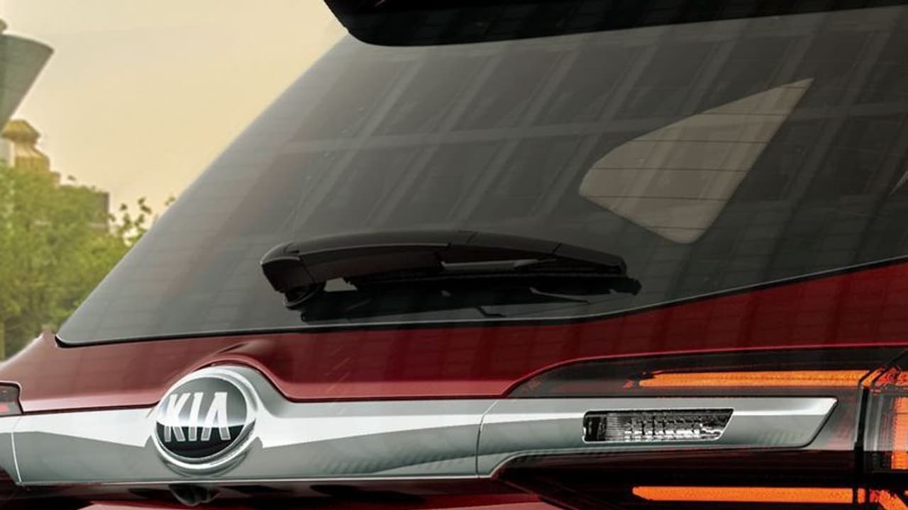 కారు బ్యాక్ వైపర్ ఎంత ముఖ్యమైనదో తెలుసా.. సెడాన్ కార్లలో ఈ ఫీచర్ ఎందుకు ఉండదంటే..? కారు బ్యాక్ వైపర్ ఎంత ముఖ్యమైనదో తెలుసా.. సెడాన్ కార్లలో ఈ ఫీచర్ ఎందుకు ఉండదంటే..?