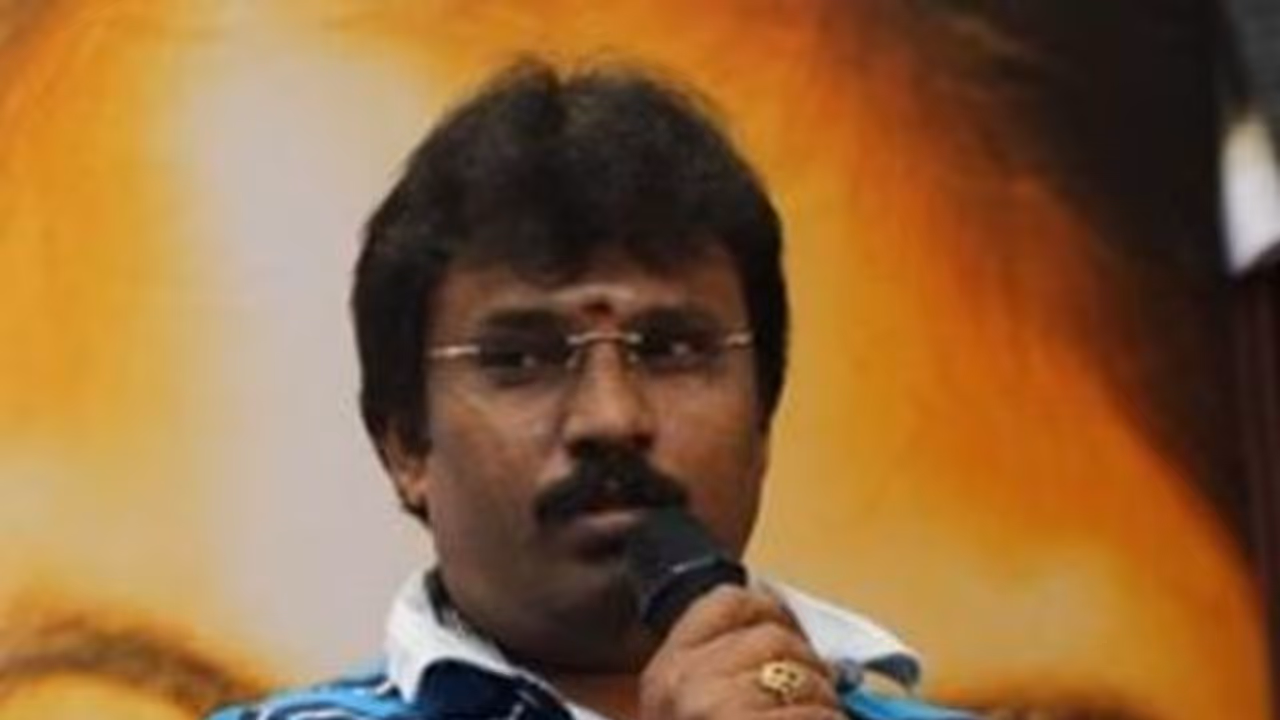 சாராயம் விற்ற காசில் அரசாங்கம் நடக்குது.. இனி கஞ்சா கடையும் திறப்பார்களோ? பொளந்துகட்டிய இயக்குனர் பேரரசு! சாராயம் விற்ற காசில் அரசாங்கம் நடக்குது.. இனி கஞ்சா கடையும் திறப்பார்களோ? பொளந்துகட்டிய இயக்குனர் பேரரசு!