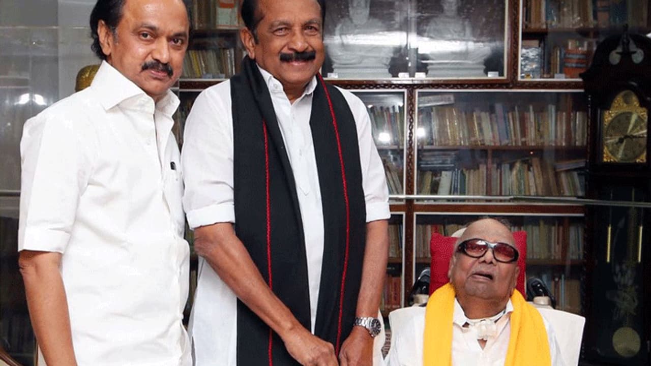 இரவோடு இரவாக கலைஞர் அவர்களிடம் தொலைபேசியில் தெரிவித்தேன். இதற்கும் வைகோதான் காரணமா.? இரவோடு இரவாக கலைஞர் அவர்களிடம் தொலைபேசியில் தெரிவித்தேன். இதற்கும் வைகோதான் காரணமா.?