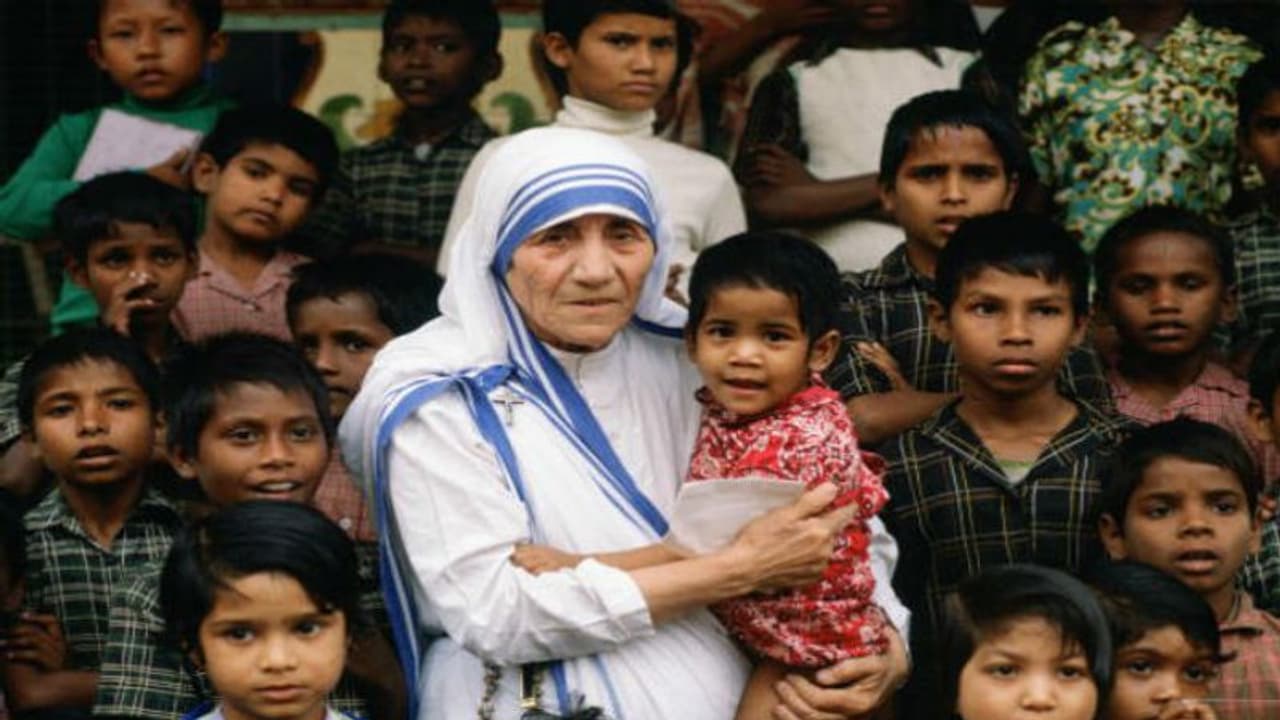 স্মরণে মাদার টেরেসা, ১০৯ তম জন্মবার্ষিকীতে তাঁর সম্পর্কে সেরা কিছু তথ্য স্মরণে মাদার টেরেসা, ১০৯ তম জন্মবার্ষিকীতে তাঁর সম্পর্কে সেরা কিছু তথ্য