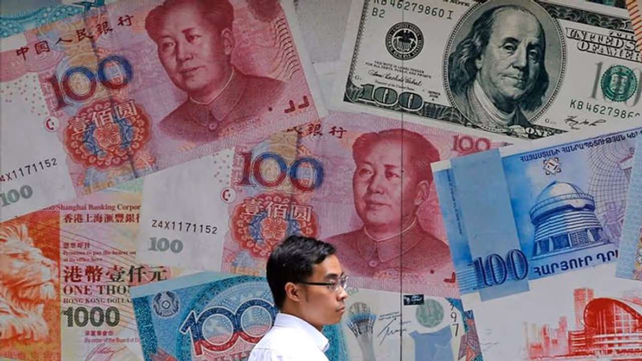 യുവാന് വീണു: ഡോളറിന്റെ 'മസില്പവറിന്' മുന്നില് പിടിച്ചുനില്ക്കാനാകാതെ ചൈനീസ് കറന്സി യുവാന് വീണു: ഡോളറിന്റെ 'മസില്പവറിന്' മുന്നില് പിടിച്ചുനില്ക്കാനാകാതെ ചൈനീസ് കറന്സി