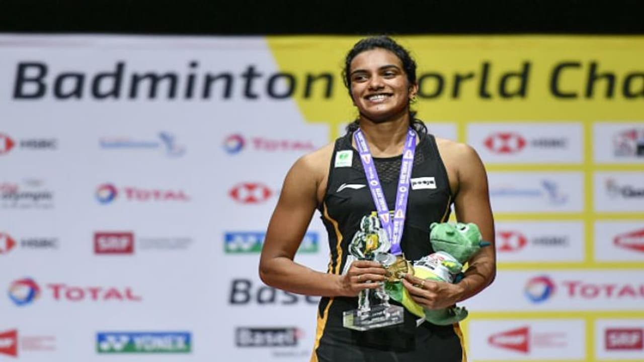 వరల్డ్ ఛాంపియన్ పివి సింధుకు ప్రత్యేక బహుమతి...ప్రకటించిన చాముండేశ్వరీనాథ్ వరల్డ్ ఛాంపియన్ పివి సింధుకు ప్రత్యేక బహుమతి...ప్రకటించిన చాముండేశ్వరీనాథ్