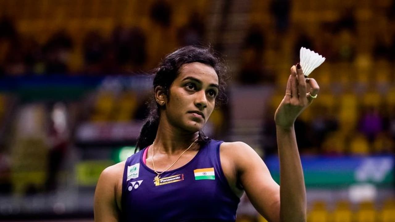 అలా ప్రశ్నించేవారికి ఇదే నా సమాధానం: పివి సింధు సీరియస్ అలా ప్రశ్నించేవారికి ఇదే నా సమాధానం: పివి సింధు సీరియస్