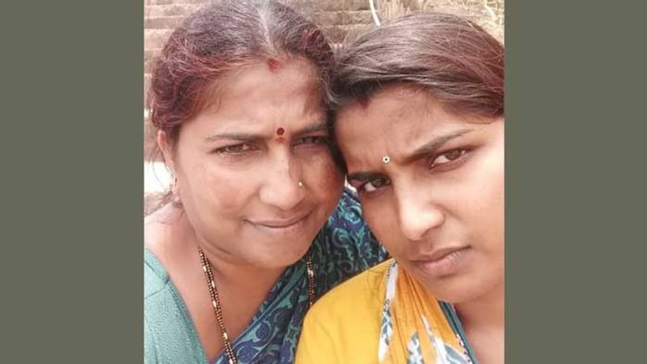 ಸೆಲ್ಫಿ ತೆಗೆದುಕೊಂಡು ನದಿಗೆ ಹಾರಿ ತಾಯಿ, ಮಗಳು ಆತ್ಮಹತ್ಯೆ ಸೆಲ್ಫಿ ತೆಗೆದುಕೊಂಡು ನದಿಗೆ ಹಾರಿ ತಾಯಿ, ಮಗಳು ಆತ್ಮಹತ್ಯೆ