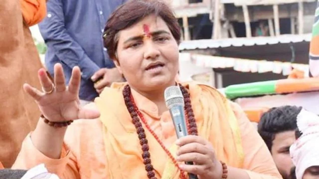 सांसद साध्वी के मोबाइल पर भेजे अश्लील फोटो, गंदे गंदे मैसेज किए, फिर कॉल कर कहा बात नहीं मानी तो पड़ेगा पछताना सांसद साध्वी के मोबाइल पर भेजे अश्लील फोटो, गंदे गंदे मैसेज किए, फिर कॉल कर कहा बात नहीं मानी तो पड़ेगा पछताना