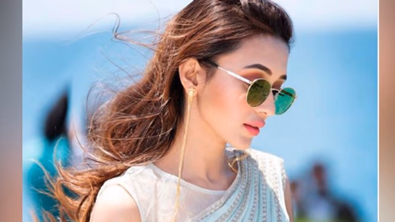 প্রেমের ইমারত ভাঙল মিমির, মুহুর্তে ভাইরাল মিউজিক ভিডিও প্রেমের ইমারত ভাঙল মিমির, মুহুর্তে ভাইরাল মিউজিক ভিডিও