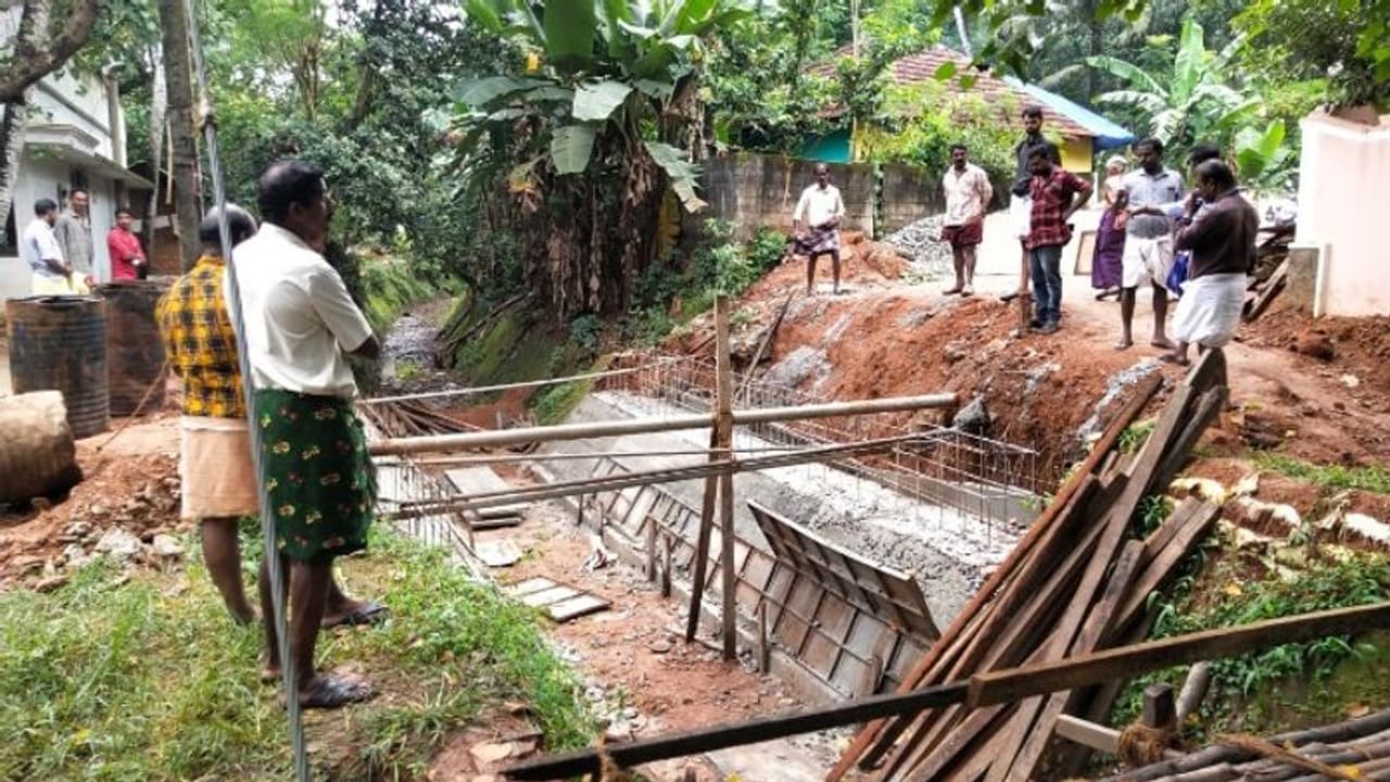 ಬಾಗಲಕೋಟೆ: ಎರಡೂವರೆ ವರ್ಷವಾದ್ರೂ ಮುಗಿಯದ ಕಾಮಗಾರಿ, ಜನರಿಗೆ ತಪ್ಪದ ಸಂಕಷ್ಟ..!