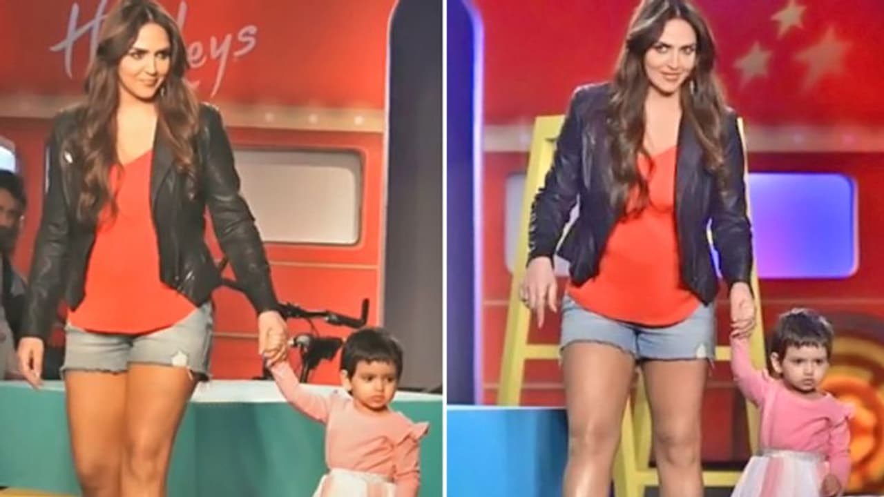 इवेंट में बच्ची के साथ पहुंची हेमा मालिनी की बेटी, लेकिन कर बैठी एक भूल जिससे उड़ रहा मजाक इवेंट में बच्ची के साथ पहुंची हेमा मालिनी की बेटी, लेकिन कर बैठी एक भूल जिससे उड़ रहा मजाक