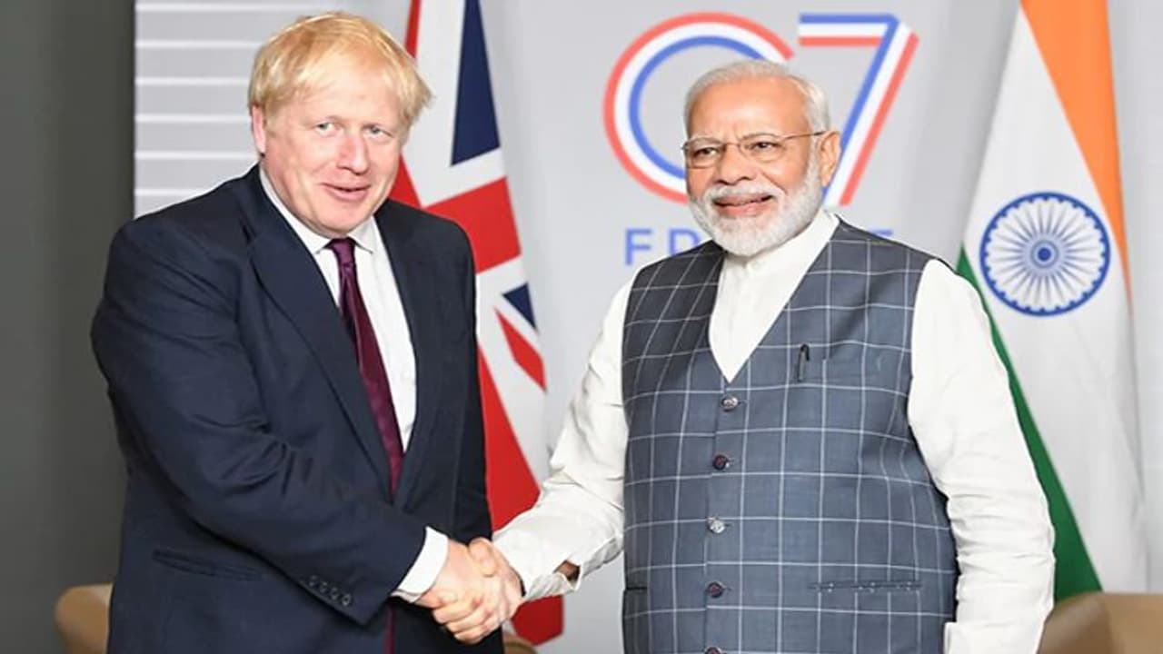 యాషెస్ సీరిస్‌: ఆసిస్ పై ఇంగ్లాండ్ విజయం...ఆ దేశాధినేతలకు తెలిపింది మోదీనే