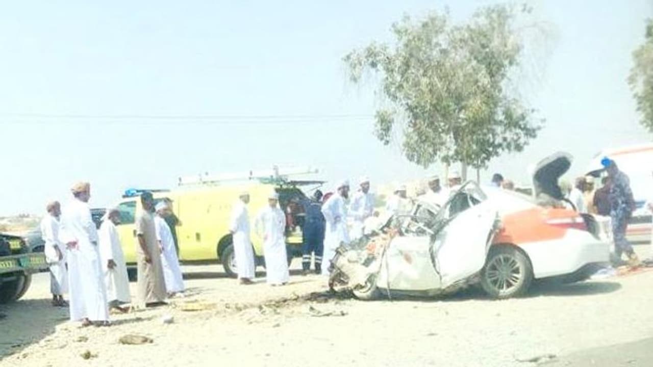 ഒമാനില് കാറും ട്രക്കും കൂട്ടിയിടിച്ച് അഞ്ച് പേര് മരിച്ചു ഒമാനില് കാറും ട്രക്കും കൂട്ടിയിടിച്ച് അഞ്ച് പേര് മരിച്ചു