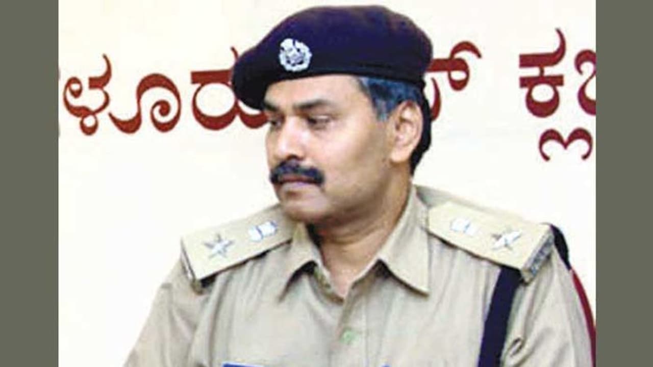 ಬೆಂಗಳೂರು : ಬಹು ಅಂಗಾಂಗ ವೈಫಲ್ಯದಿಂದ ಐಪಿಎಸ್ ಅಧಿಕಾರಿ ನಿಧನ ಬೆಂಗಳೂರು : ಬಹು ಅಂಗಾಂಗ ವೈಫಲ್ಯದಿಂದ ಐಪಿಎಸ್ ಅಧಿಕಾರಿ ನಿಧನ