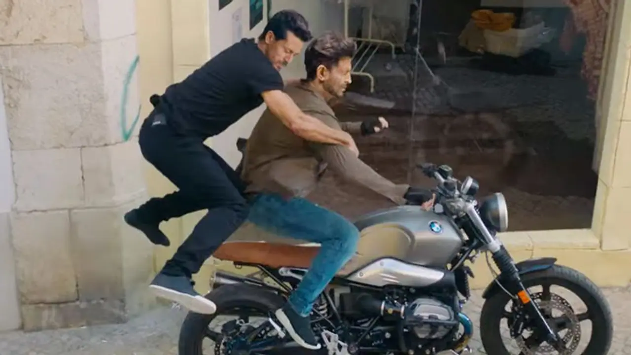 ২৪ ঘন্টায় ৩০ মিলিয়ন ভিউ! ওয়ার ছবির ট্রেলার ভাইরাল নেট দুনিয়ায় ২৪ ঘন্টায় ৩০ মিলিয়ন ভিউ! ওয়ার ছবির ট্রেলার ভাইরাল নেট দুনিয়ায়