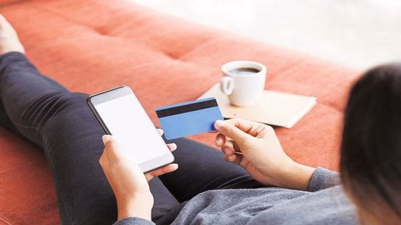 लग्जरी लाइफ जीने के लिए भरते रहेंगे किश्तें तो नहीं हो पाएगी सेविंग लग्जरी लाइफ जीने के लिए भरते रहेंगे किश्तें तो नहीं हो पाएगी सेविंग