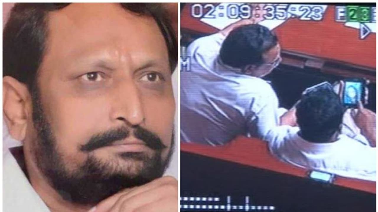 কর্ণাটকের প্রথমবার তিন তিনজন উপমুখ্যমন্ত্রী! বিজেপিকে তাড়া করছে পর্ণোগ্রাফি বিতর্ক কর্ণাটকের প্রথমবার তিন তিনজন উপমুখ্যমন্ত্রী! বিজেপিকে তাড়া করছে পর্ণোগ্রাফি বিতর্ক