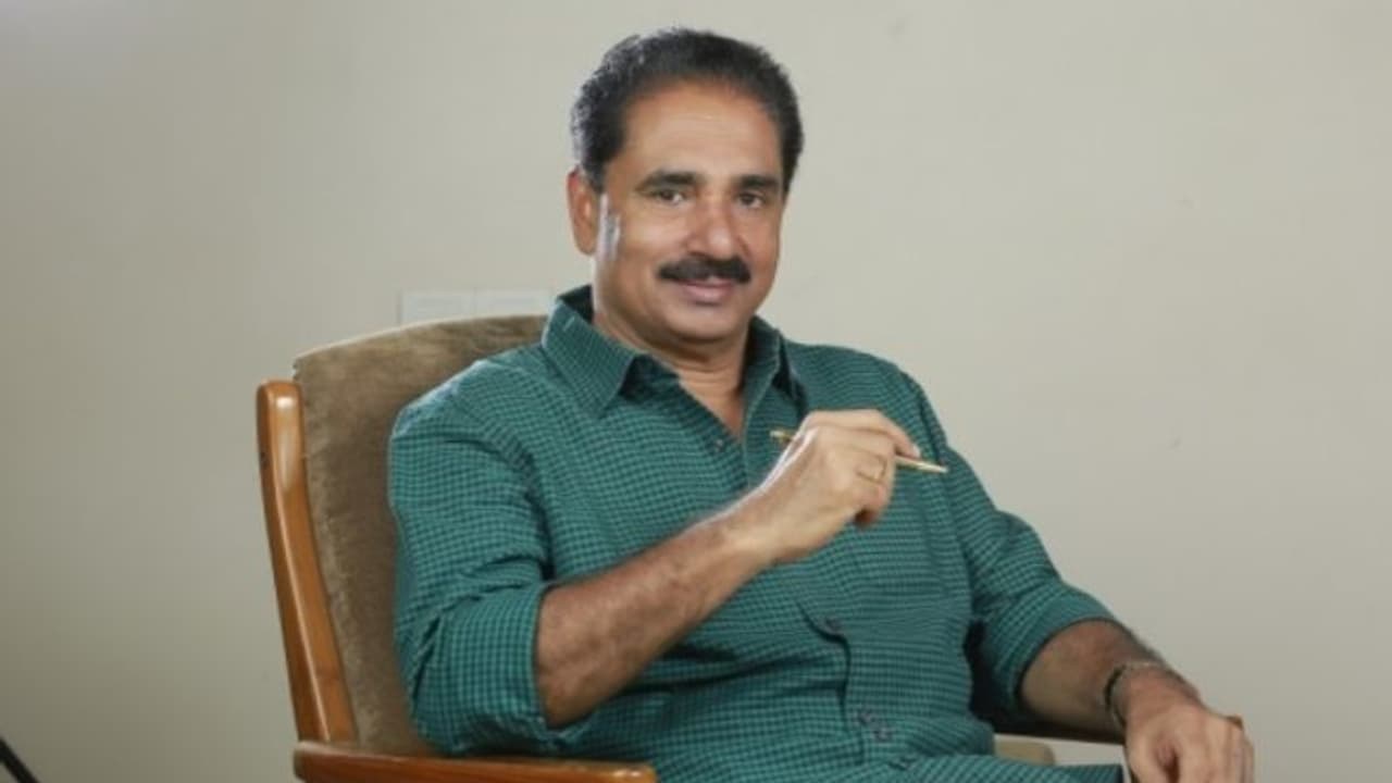 മൂന്നാം വട്ടവും പ്രേമചന്ദ്രൻ, മണ്ഡലം ഉറപ്പിച്ച് ഒരുക്കം തുടങ്ങി ആർഎസ്പി; കിടിലൻ സ്ഥാനാർത്ഥിയെ തേടി ഇടത് പക്ഷം മൂന്നാം വട്ടവും പ്രേമചന്ദ്രൻ, മണ്ഡലം ഉറപ്പിച്ച് ഒരുക്കം തുടങ്ങി ആർഎസ്പി; കിടിലൻ സ്ഥാനാർത്ഥിയെ തേടി ഇടത് പക്ഷം