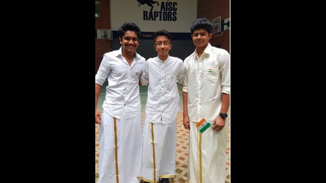 வேட்டி, சட்டையில் குடியரசு தினம் கொண்டாடிய இளைய தளபதி... வைரலாகும் நடிகர் விஜய் மகனின் ஸ்டைலிஷ் போட்டோ...! வேட்டி, சட்டையில் குடியரசு தினம் கொண்டாடிய இளைய தளபதி... வைரலாகும் நடிகர் விஜய் மகனின் ஸ்டைலிஷ் போட்டோ...!