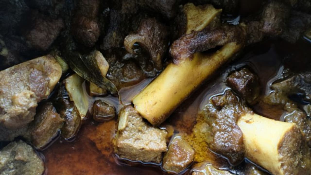 শাহি মটন মোঘলাই দিয়ে মন ভরান পরিবারের শাহি মটন মোঘলাই দিয়ে মন ভরান পরিবারের