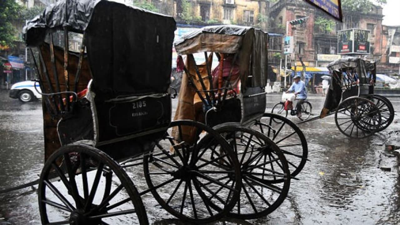 ভারী বৃষ্টির আশা নেই, গরমের অস্বস্তি বাড়তে পারে কলকাতায় ভারী বৃষ্টির আশা নেই, গরমের অস্বস্তি বাড়তে পারে কলকাতায়