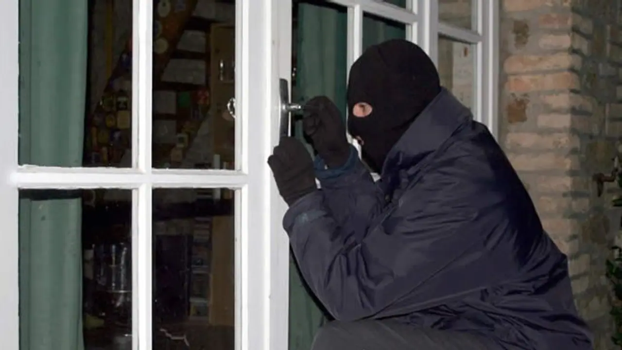 ಶಾಸಕ ಗೋಪಾಲ ಕೃಷ್ಣ ಮನೆಯಲ್ಲಿ ಕಳ್ಳರ ಕೈ ಚಳಕ