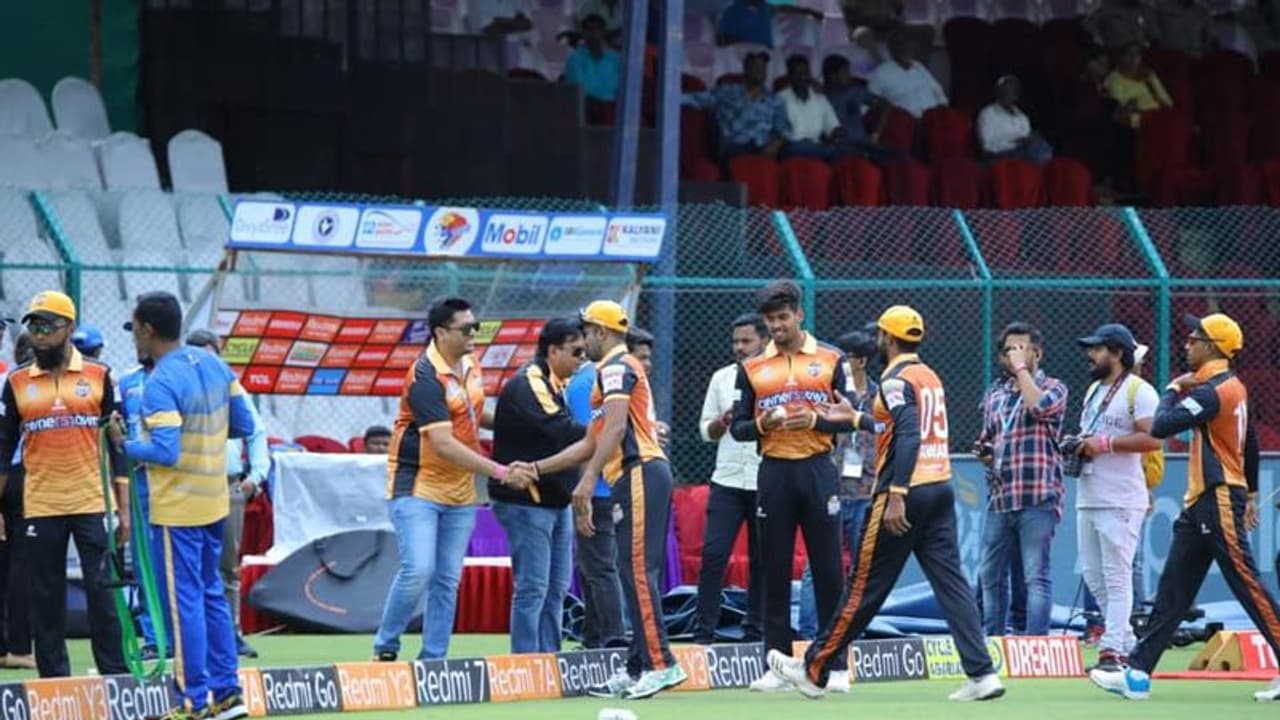 ಬೆಂಗಳೂರು ಮಣಿಸಿ ಪ್ಲೇ ಆಫ್ಗೆ ಲಗ್ಗೆ ಇಟ್ಟ ಹುಬ್ಳಿ ಟೈಗರ್ಸ್! ಬೆಂಗಳೂರು ಮಣಿಸಿ ಪ್ಲೇ ಆಫ್ಗೆ ಲಗ್ಗೆ ಇಟ್ಟ ಹುಬ್ಳಿ ಟೈಗರ್ಸ್!