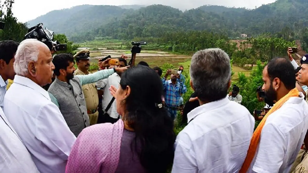 10 ನಿಮಿಷದಲ್ಲಿ ಬಿಎಸ್ವೈ ನೆರೆ ಪರಿಶೀಲನೆ: ಬೆಂಗಳೂರಿಗೆ ದೌಡಾಯಿಸಿದ ಸಿಎಂ! 10 ನಿಮಿಷದಲ್ಲಿ ಬಿಎಸ್ವೈ ನೆರೆ ಪರಿಶೀಲನೆ: ಬೆಂಗಳೂರಿಗೆ ದೌಡಾಯಿಸಿದ ಸಿಎಂ!