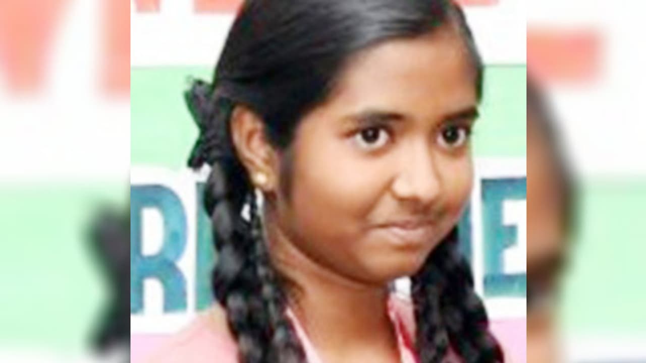 சாதித்து காட்டிய மதுரை டீக்கடைக்காரர் பெண்..! 10 ஆம் வகுப்பு மாணவிக்கு நாசாவில் இருந்து அதிரடி அழைப்பு..! சாதித்து காட்டிய மதுரை டீக்கடைக்காரர் பெண்..! 10 ஆம் வகுப்பு மாணவிக்கு நாசாவில் இருந்து அதிரடி அழைப்பு..!