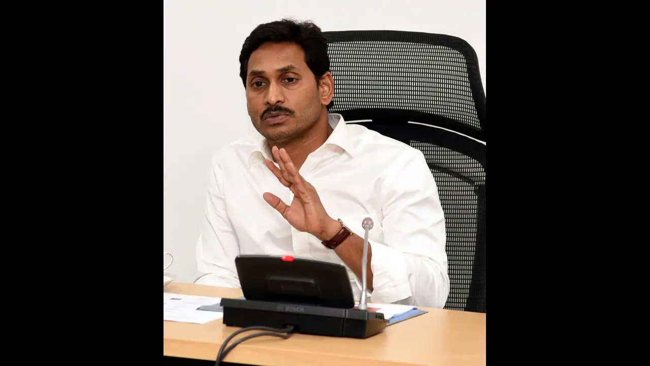 లంచాల వ్యవస్థ ఉండకూడదు: రెవెన్యూశాఖ సమీక్షలో సీఎం జగన్ లంచాల వ్యవస్థ ఉండకూడదు: రెవెన్యూశాఖ సమీక్షలో సీఎం జగన్