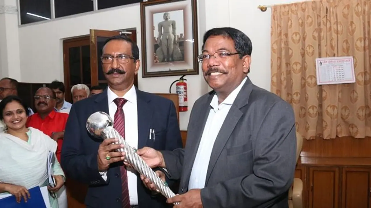 BH Anil Kumar replaces Manjunath Prasad as BBMP Commissioner BH Anil Kumar replaces Manjunath Prasad as BBMP Commissioner