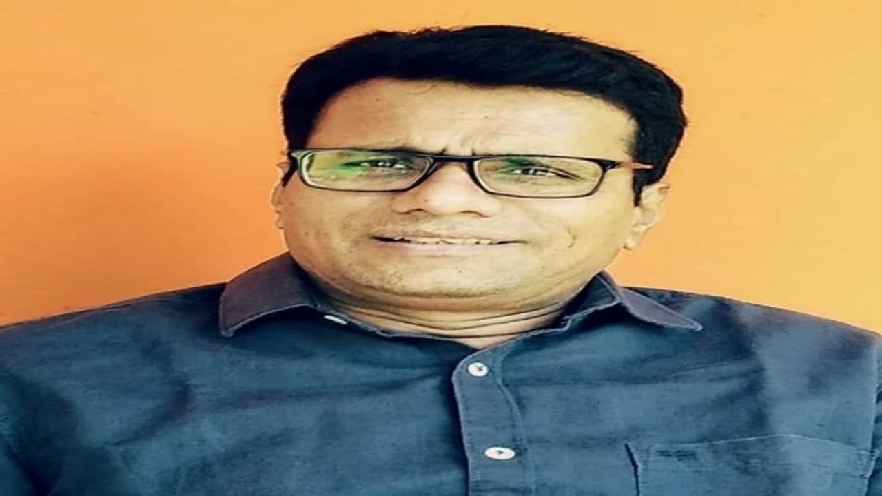 ಧಾರವಾಡ: ಸಾಹಿತಿ ಡಾ.ಎಸ್.ಬಿ.ಜೋಗೂರು ನಿಧನ ಧಾರವಾಡ: ಸಾಹಿತಿ ಡಾ.ಎಸ್.ಬಿ.ಜೋಗೂರು ನಿಧನ